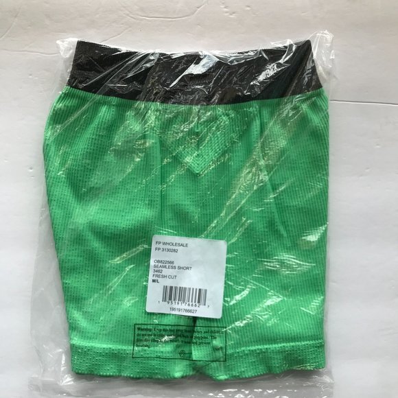 Free People Movement Seamless Shorts in  Fresh Cut - Size M/L - NWT - Picture 4 of 5